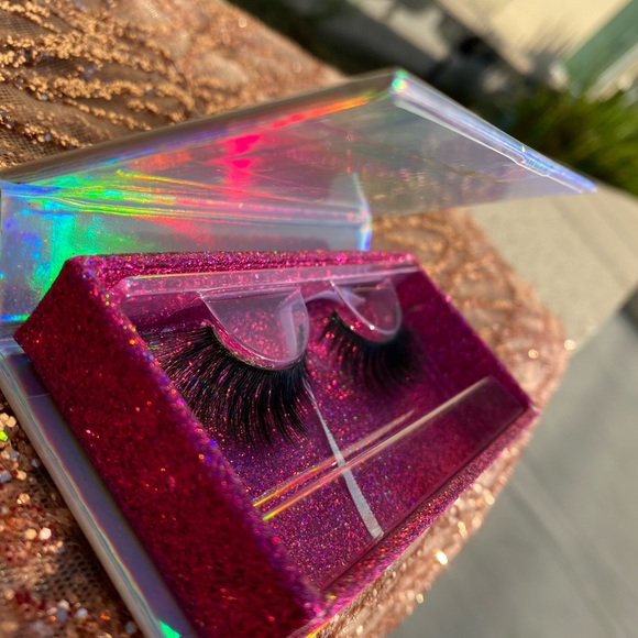 lashes - Picture 2 of 5